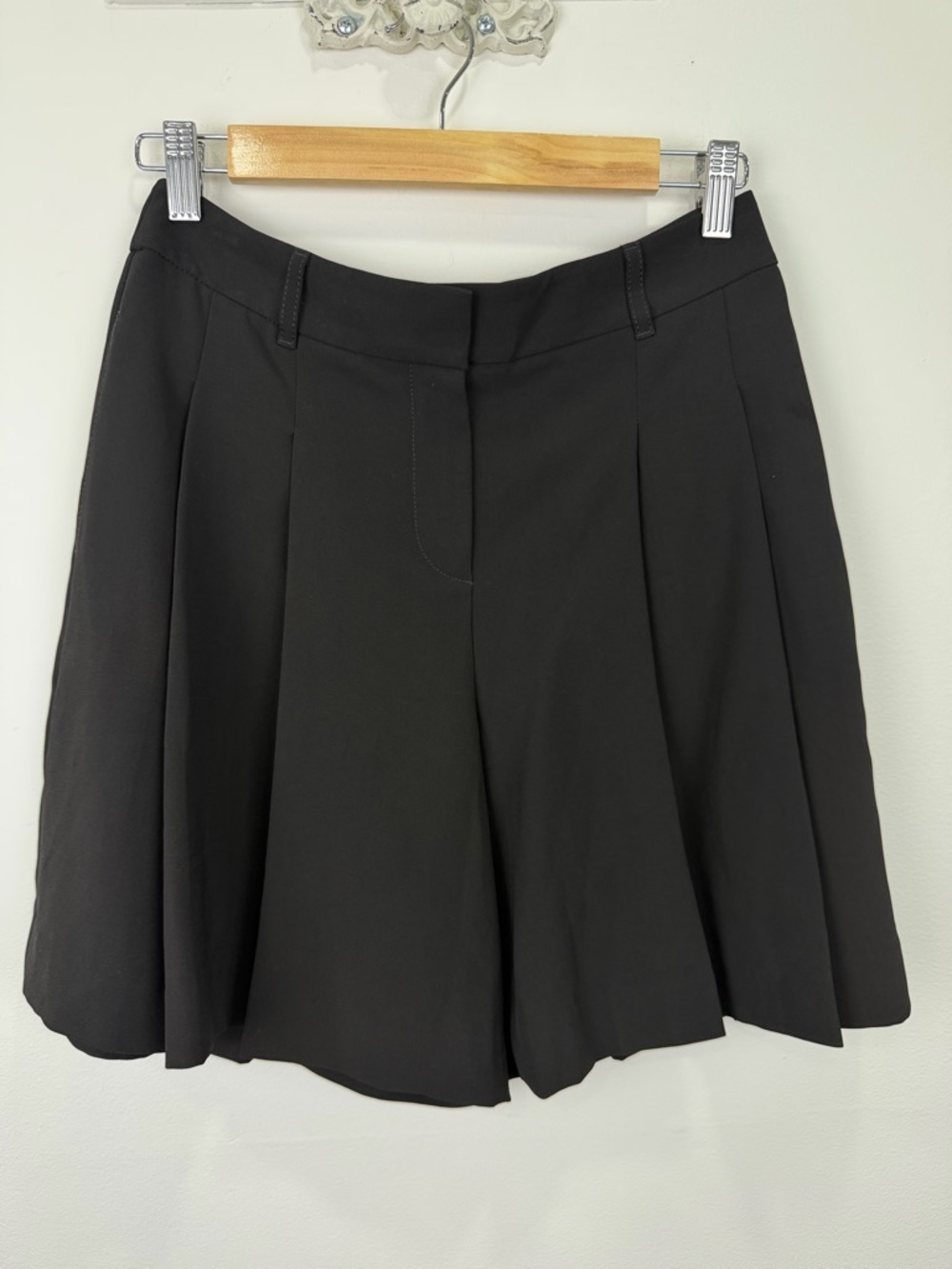 White House Black Market Black Pleated Skort Mini Core Size 2 Short
